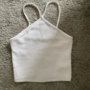 Zara linne - Säljer detta supersöta linnet från zara då det tyvärr inte kommit till användning! Köpte det i början av sommaren och har använt det två gånger så i mycket bra skick. Tänker mig 45 kr för detta då det är i såpass bra skick.Köparen står för frakten.