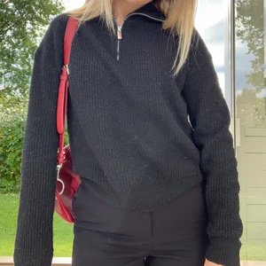 half-zip - fin tröja från bikbok i storlek S😊 (säljer även väskan på bilderna)