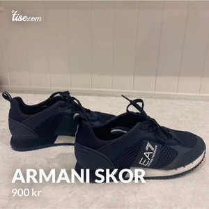 Armani skor  - Säljes på grund av att jag ej använder dem. Används cirka 5 ggr. Storlek 42 (lite märken som syns i vissa ljus)