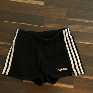 Adidas shorts - Lite solblekta