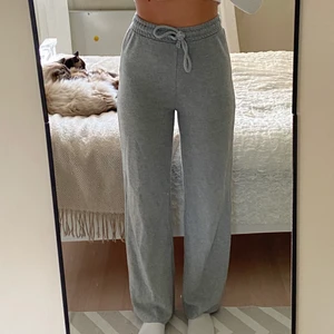 Raka mjukisbyxor  - Skönaste mjukisbyxorna! Från pull and bear, storlek S🦋🦋