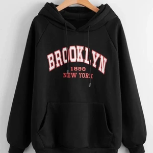 Hoddie  - Köpt för 250, betala endast för fraken frakt då jag tycker den är lite kort i armarna. Storlek M, betala endast för fraken 