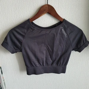 Träningstopp - Sparsamt använt träningströja från ICIW! Pris går att diskuteras 