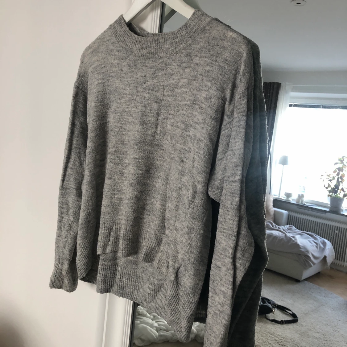 Basic ljusgrå stickad tröja H&M strl. S