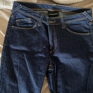 Jeans från armani - Tighta Armani jeans i storlek 25 bra skick!! 66 kr i frakt kommer till!