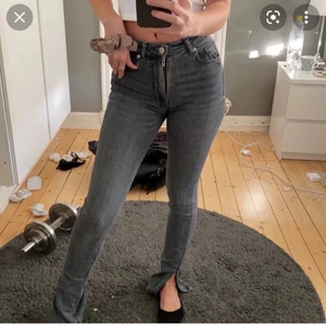 Zara jeans slits - Lånade bilder!!❤️