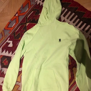 Hoodie  - Hoodie från HM. Storlek XS. Möts helst upp men kan frakta också. Köparen står för frakt.