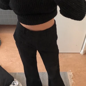 Svarta kostymbyxor från na-kd  - Ett par svarta kostymbyxor från na-kd i storlek 32