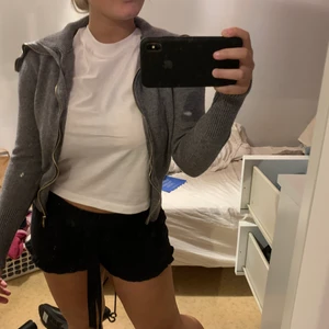 Kofta - Grå zara kofta i storlek L men sitter som en xs. Nyskick