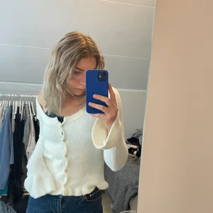 Stickad kofta - Stickad kofta från ASOS. Aldrig använd. Storlek S. 100kr+frakt