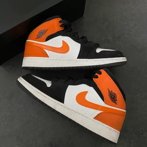 JORDAN 1 - shattered backboard/starfish - Jordan 1, strl 40. Cond: sparsamt använda, inga creases. Gå lätt att rengöra och få tillbaka till nyskick. Bud från 1000kr. Avhämtning samt frakt möjligt, lycka till!!