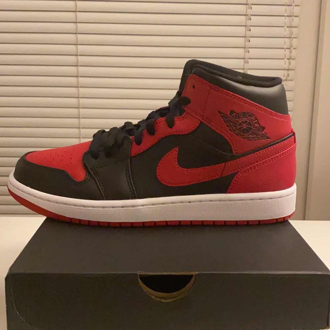 Air Jordan 1 mid Banned