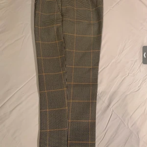 Kostymbyxor för 50kr - Ett par nya kostymbyxor för 50kr