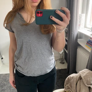 Zadig Love T-shirt  - Najs grå Zadig T-shirt med tryck bak❣️🥰 pris kan diskuteras vid snabb affär😁