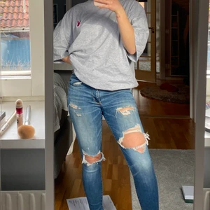Slitna jeans storlek s - Slitna jeans. 30 kronor exkl frakt!