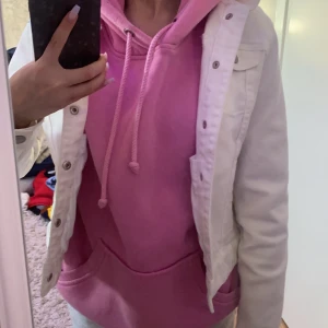 Vit jeansjacka  - Använd 2-3 gånger. Ordinarie pris:300