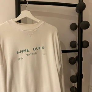 NAKD tröja, ”game over” - Sweatshirts från NAKD. Mysig och skön!! Köparen står för frakten.