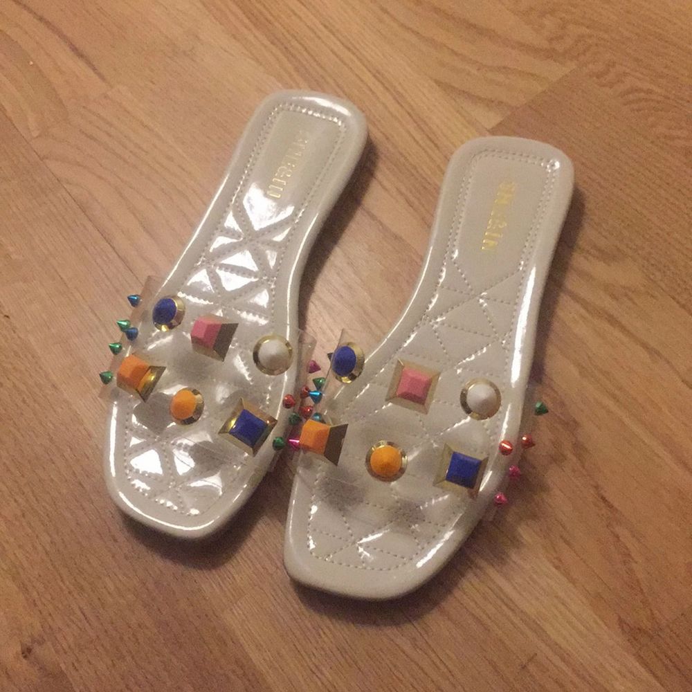 Sandaler från Shein. Ett par är använda, dem andra helt nya. 100 kr styck💗. Skor.
