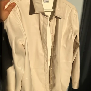 Skinn skjorta, Visual Clothing Project - Använd väldigt fåtal gånger, i nyskick