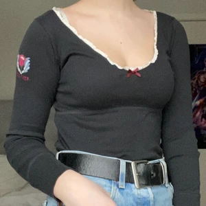 svart odd molly tröja - Äkta svart långärmad Odd Molly tröja. Använd men i bra slick