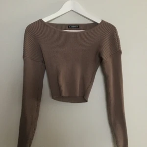 ribbad tröja - den är mer chokladbrun i verkligheten, formar sig så fint efter kroppen🦋 BUD PÅ 95KR + FRAKT🦋 köp direkt för 120kr + frakt
