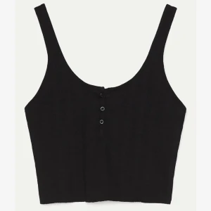 Topp - Säljer denna topp som knappt är använd storlek S men väldigt streshig så skulle passa en M också💖