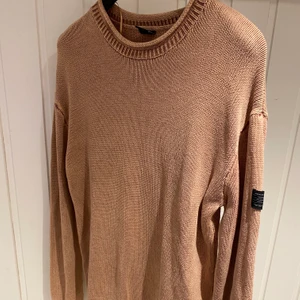 UO Knitted Sweater - 👕Urban Outfitters Knitted Sweater. Inköpt i höst, använd 3 gånger, nyskick. Nypris ca 500kr Storlek: M. 💵 Priset kan förhandlas. 📦 Köparen står för frakt 📦 