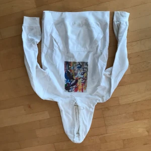 The cool elephant  - Säljer denna hoddie då den inte passar längre🤩 bra sick inga hål eller likande❤️ bilderna hamna upp och ner av någon anledning 😅