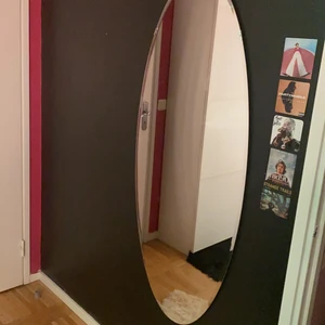 Fin oval spegel - Säljer min fina spegel som är som helt ny,inget fel på den!