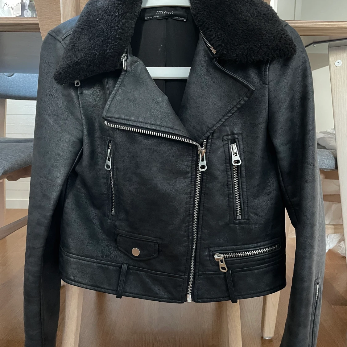 Skinnjacka med avtagbar krage strlk S - 90