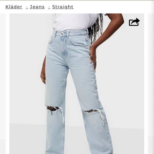 Jeans - Säljer dessa superfina jeans som är använda 2 gånger!!😍 säljer pga fel storlek. Nypris 600kr mitt pris 280kr inklusive frakt🙌🏼