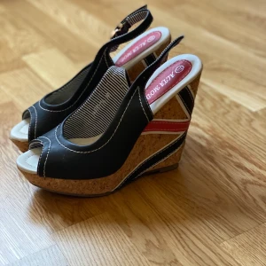 Klackskor - Sköna och fina klackskor! Sparsamt använda 