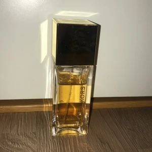 Michael kors parfym  - Säljer min parfym ifrån Michael kors eftersom att jag sällan använder parfym. Använd ett fåtal gånger men mycket produkt kvar! Köptes för 900kr! Priset kan diskuteras 