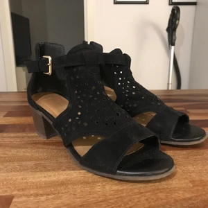 Klackskor - Väl använda under en skolavslutning men används inte längre