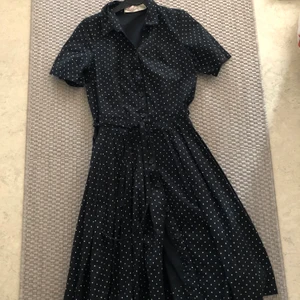 Klänning  - Klänning i nytt skick, strl 38