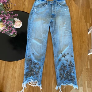 Abercrombie & Fitch  - Byxor i fint skick, perfekta till en enkel topp!
