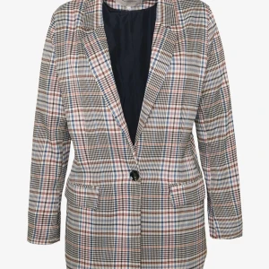 Carmakoma kavaj/kappa - Storlek 42, varit med om en flytt så den är tyvärr lite skrynklig. Aldrig använd, inte tight passform mer lös oversize skön till sommaren. 