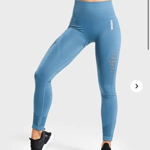 Gymshark leggings - Gymashark energy seamless i strl S. Använda 2 gånger. Nypris: 600. Säljer för 250 kr och frakt tillkommer.