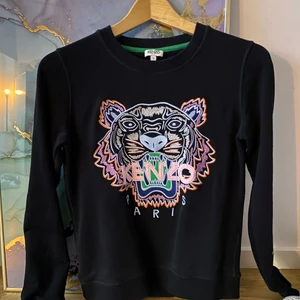 Kenzo tröja  - Jättebra skick och skitsnygg men kommer tyvärr inte till användning längre. Kan mötas upp i Linköping eller frakta.