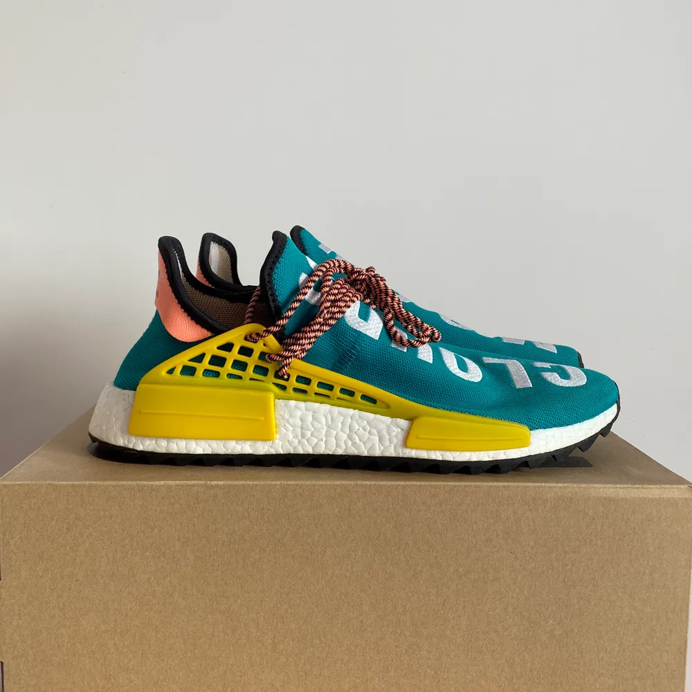 Adidas Human Race NMD Pharell Sun Glow. Brand new. US 11.5/ EU 45.5. 2500kr. Meet up in Stockholm available. No trade/exchange.. Skor.