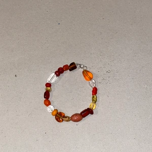 Armband  - Superfint handgjort armband gjort av glaspärlor! Funkar till allt!! 