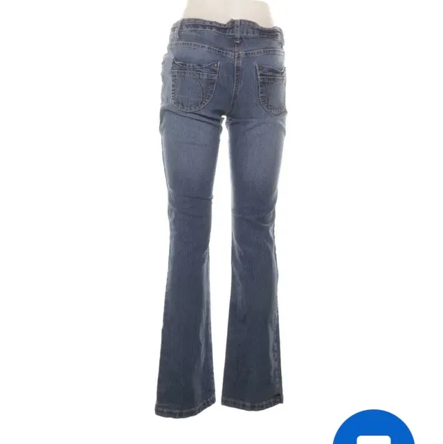 Snygga jeans, i lite bootcut modell. Endast testade en gång! Toppskick. Buda ifrån 70kr👼🏽👼🏽👼🏽(KÖP DIREKT:125). Jeans & Byxor.
