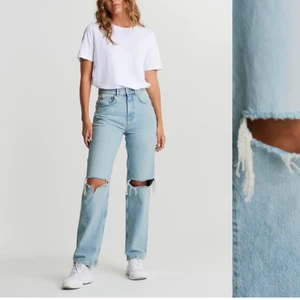 Bytes mot ett par 34 - Hej! Köpte dessa jeans i höstas och nu behöver jag de i en storlek större, så om du vill byta dina 34 mot ett var 32, har av dig till mig!❤️❤️