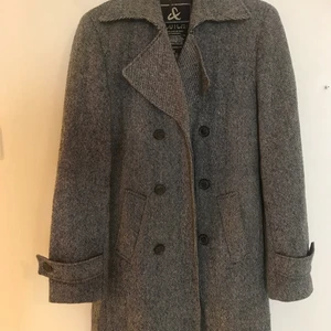 Svart/vit kappa herr stl M - Svart/vit ullkappa med sprunn baktill 