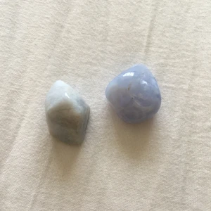 Kristaller  - Säljer dessa okända kristaller, går säkert att kolla upp vad för kristaller dem är.