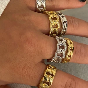 Ring  - Säljer min oanvända izabel display ring. Helt oanvänd då jag råkade köpa två styckna. Köpt för 349 säljer för 280kr💗💗Kontakta för fler bilder 🤩🥰