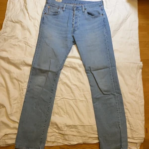 Levis 501 ljusblå jeans - Ljusblåa Relaxed fit Levis 501
