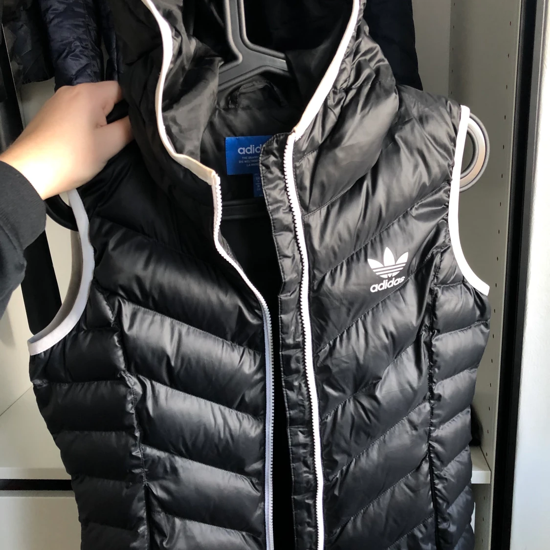 Svart adidas väst med luva - 90