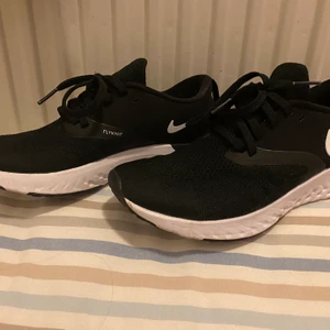 Nike skor svarta  - Stl 38.5, svarta skor som nya