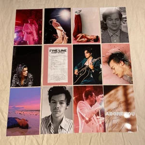 Harry styles - Foton med Harry Styles🌦🌈Fotona är styva,glansiga och 10x15 cm stora. Obs: inte vanligt papper!💥En bild 10kr